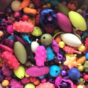 B. Toys Pop Arty! Snap together jewelry making beads